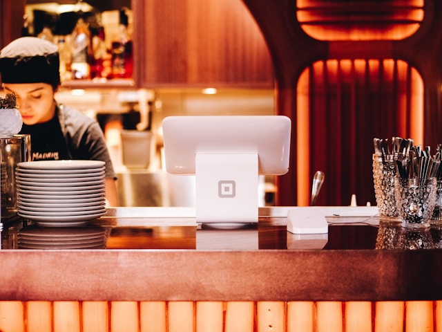 Restaurants & Cafés